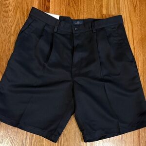 NWT Dockers Golf  Black pleated Front Men's Shorts relaxed fit dressy pockets 34